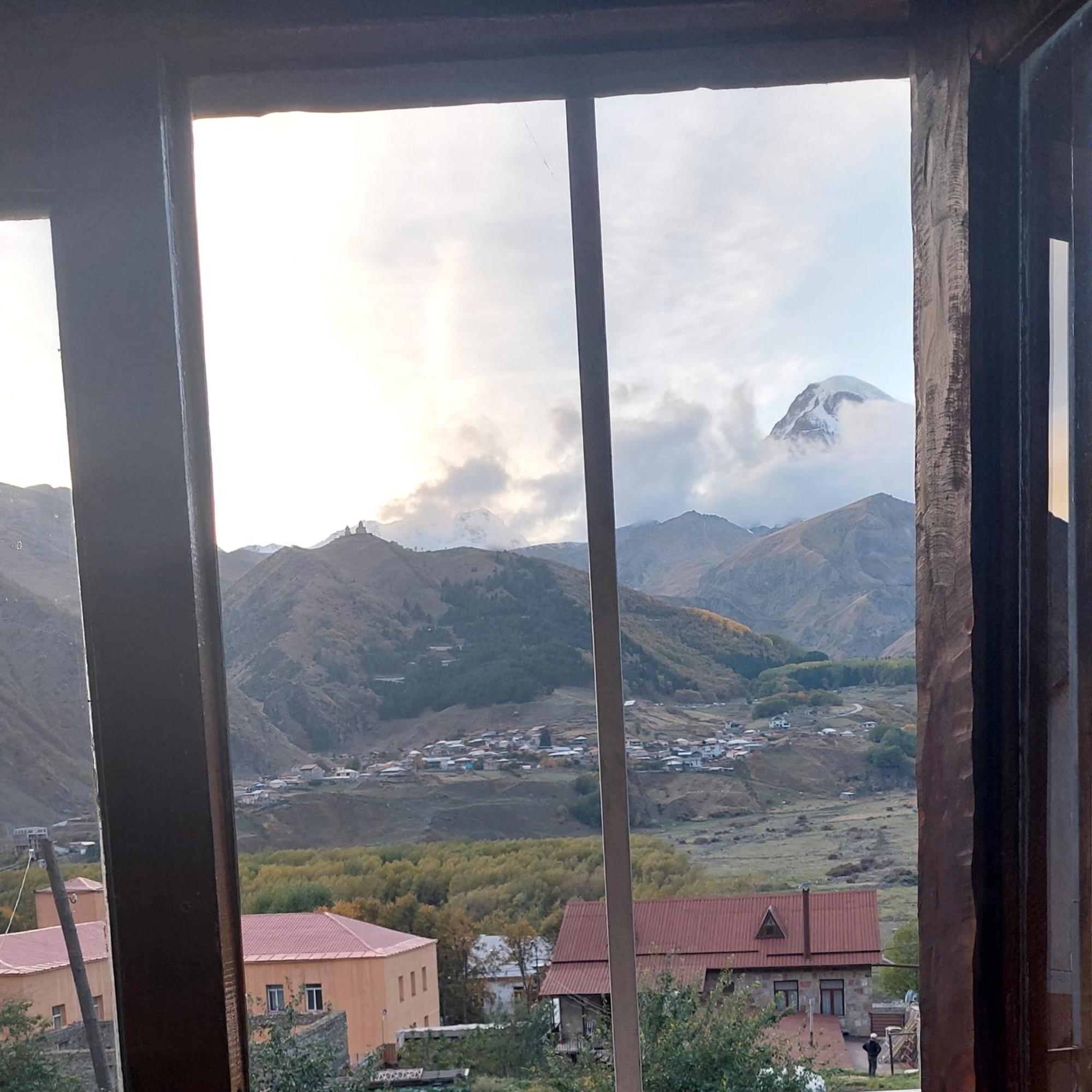 The White House Hotel Kazbegi Værelse billede